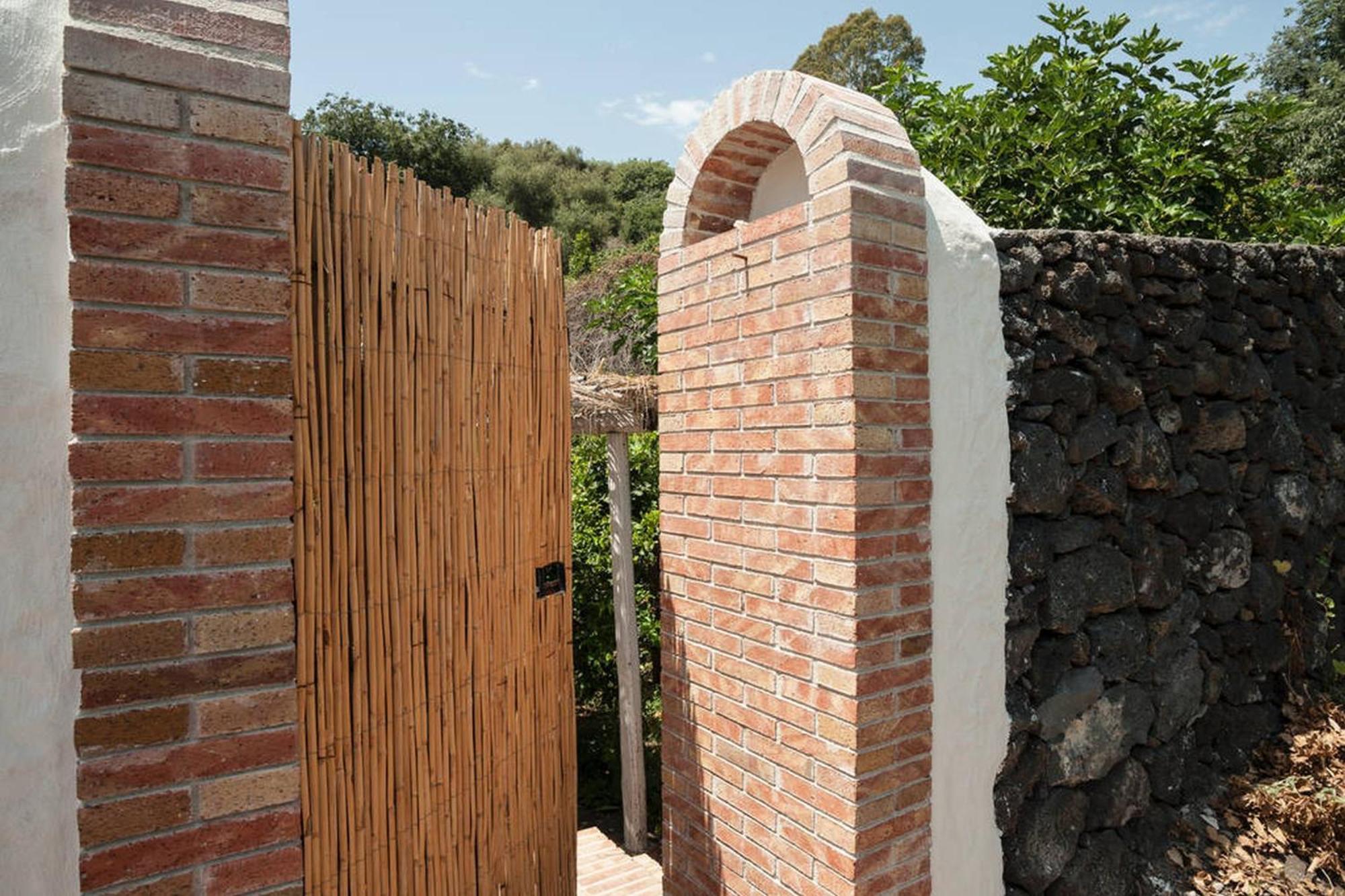 Come In Sicily La Pietra Monaca Διαμέρισμα Acireale Δωμάτιο φωτογραφία